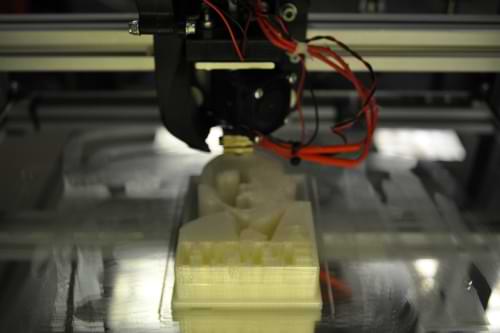 A picture of a 3d printer